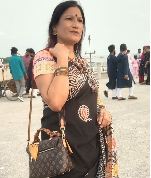 ই ভা  আ ল মা স